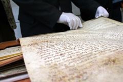 Vatikán otevřel tajný archiv. Jedna z knih je v Česku