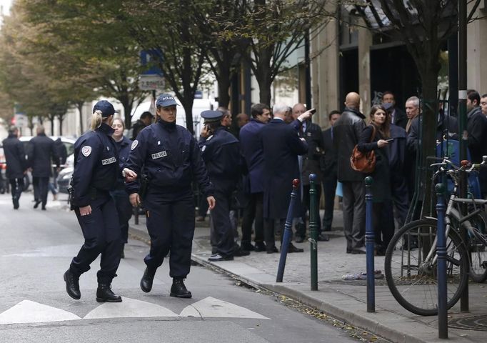 Policisté pátrají po střelci.