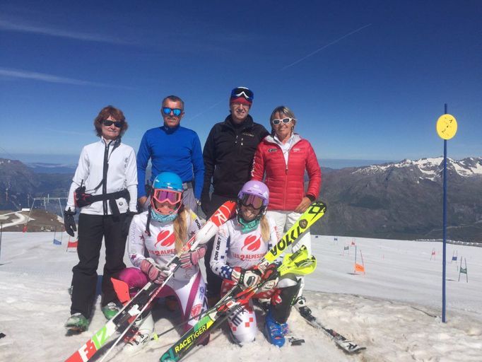 Tereza Kmochová jezdila v rámci soustředění např. ve Spoejných státech, ve švýcarském Saas Fee, na Hintertuxu nebo na Pitztalu.