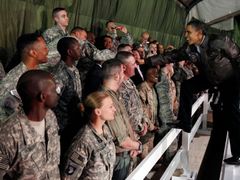 Barack Obama s vojáky v Afghánistánu.