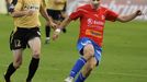 Utkání 12. kola první fotbalové ligy FC Viktoria Plzeň - FC Zbrojovka Brno 17. října 2010 v Plzni. Daniel Kolář z Plzně (vpravo) nastoupil s maskou chránící zlomený nos. Vlevo je František Dřížďal z Brna.