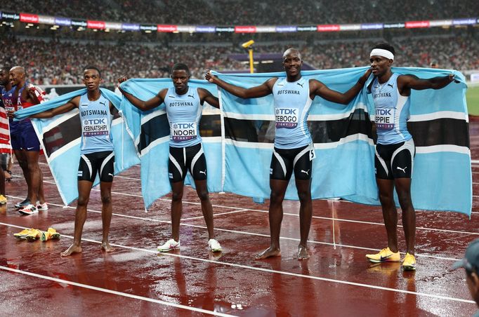Vítězná štafeta Botswaňanů na 4x400 metrů na MS v Tokiu 2025
