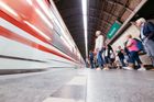 Cestující v pražském metru omezí výluky. Linky C a A čeká hned několik oprav