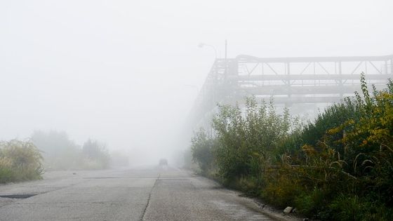 Oranžová záře nad Kladnem. ČSSD řešila energetiku a rozdávala růže
