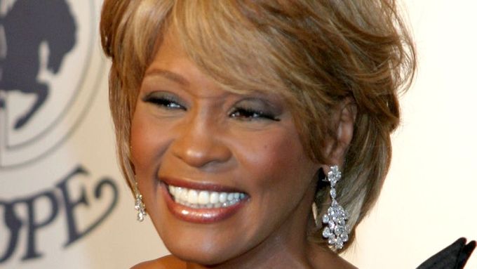 Americká zpěvačka Whitney Houstonová zemřela v roce 2012. Její tělo bylo nalezeno v hotelu Beverly Hilton v Los Angeles.