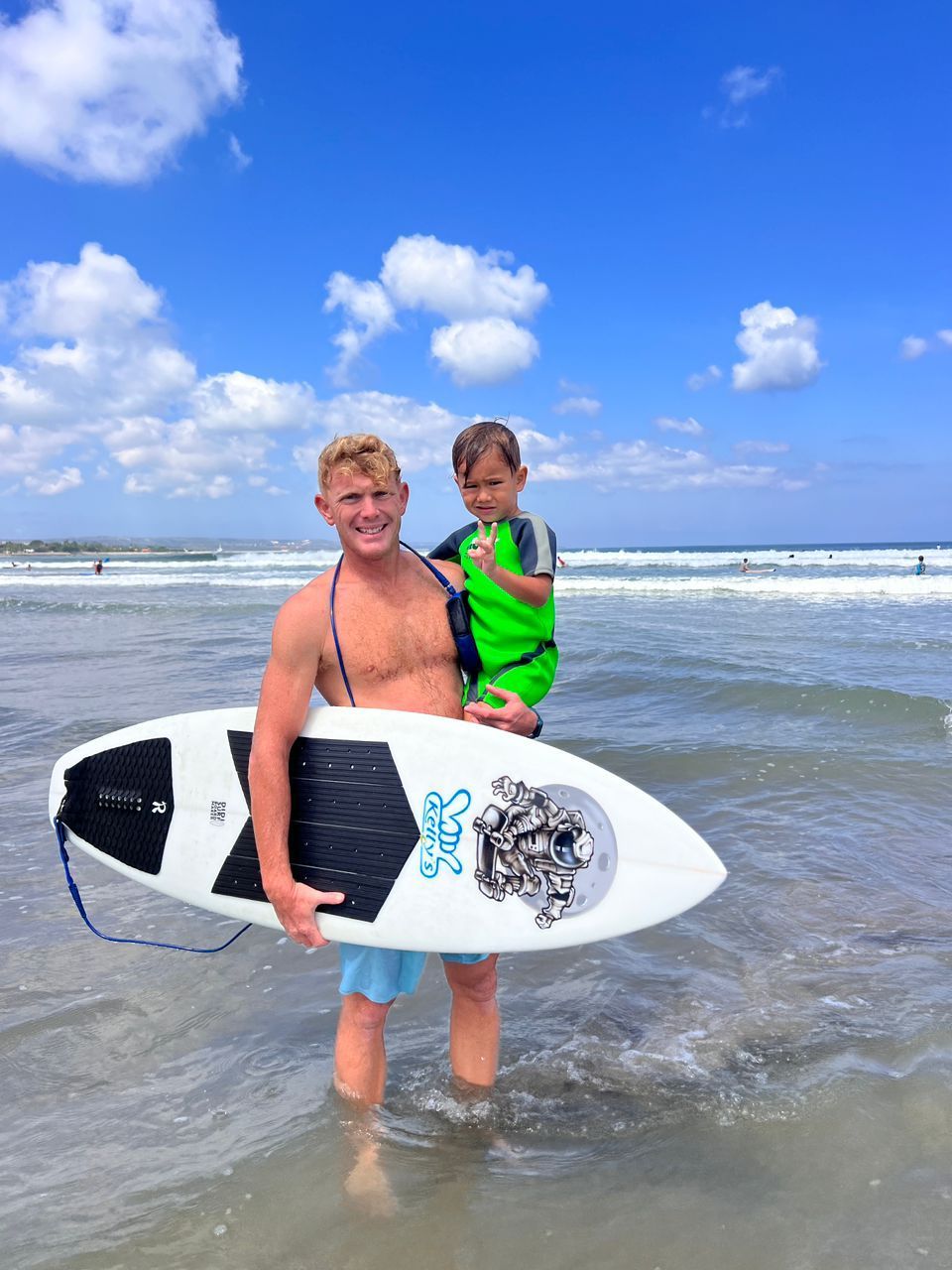 Český surfař Petr Novotný a jeho syn Kelly