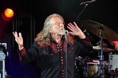 Recenze: Robert Plant ukazuje na novém albu prstem na Trumpa. Nejsilnější je ale ve vyznávání lásky