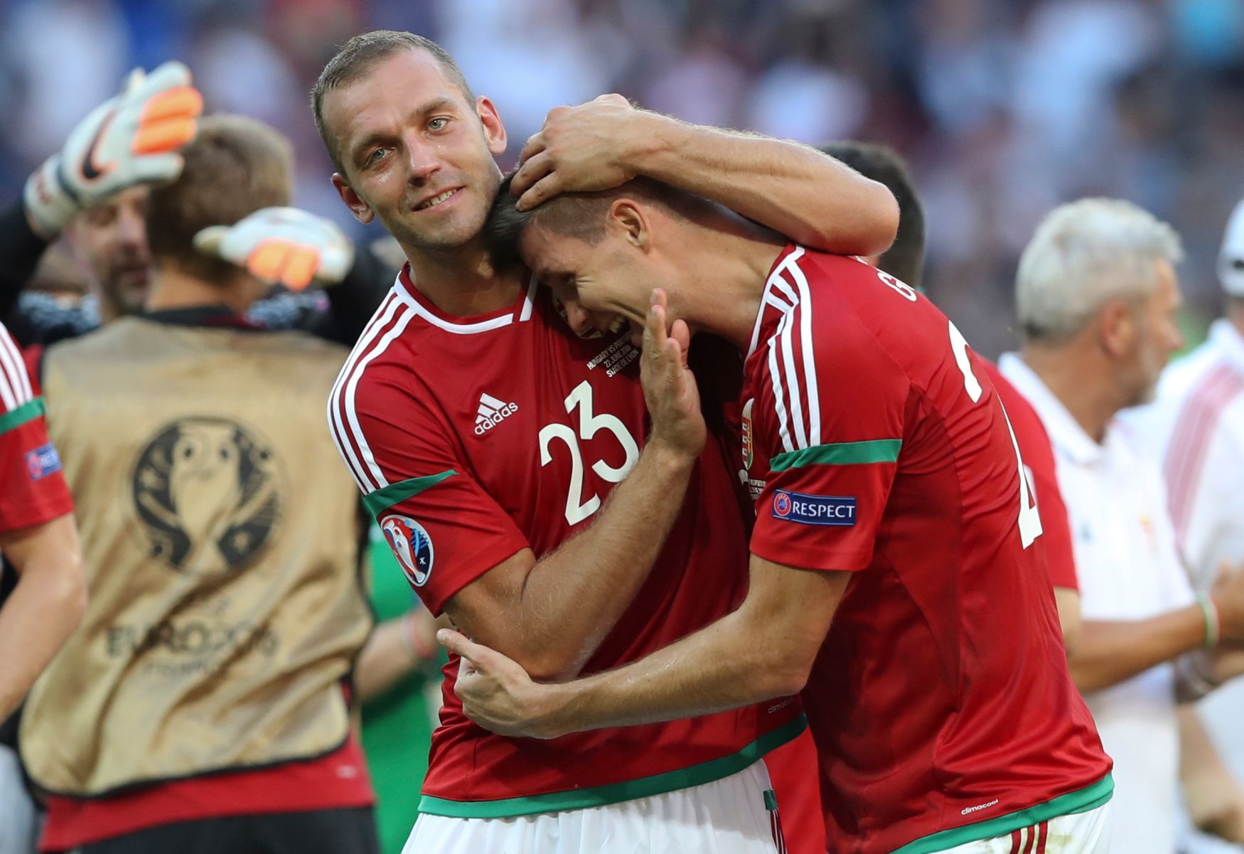Roland Juhász (vlevo) a Richard Guzmics, maďarští reprezentanti, na fotbalovém Euru 2016