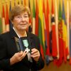 Jana Kánská se Záslužným křížem ministryně obrany