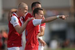 Slavia drží naději na obhajobu. V malém pražském derby porazila Duklu o dva góly