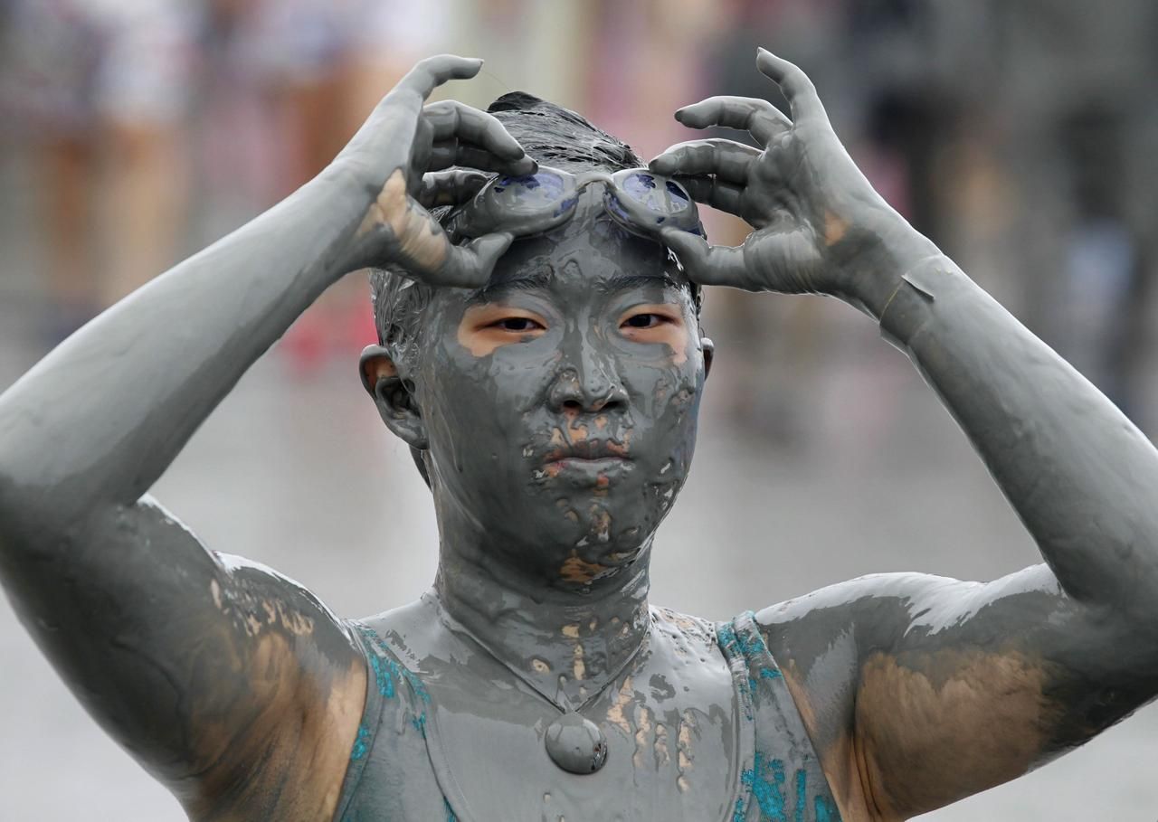 Obrazem: Bahenní festival Boryeong Mud v Jižní Koreji