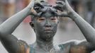 A woman takes off her goggles at the Boryeong Mud Festival on Daecheon beach in Boryeong, about 190 km (118 miles) southwest of Seoul, July 15, 2012. About 2 to 3 million domestic and international tourists visit the beach during the annual mud festival, according to the festival organisation. REUTERS/Lee Jae-Won (SOUTH KOREA - Tags: SOCIETY TRAVEL) Published: Čec. 15, 2012, 6:57 dop.