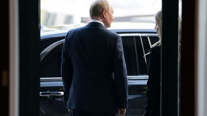 "Rusové chtějí udělat něco obrovského." Ponížený Putin vzbuzuje obavy Ukrajinců