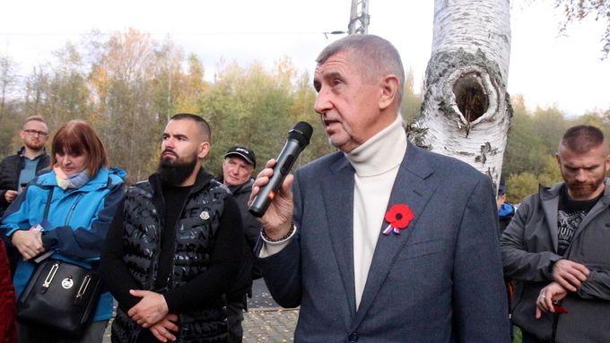 V kampani navštívil Andrej Babiš i Košťany na Teplicku. Lidé se ho ptali na válku na Ukrajině a tvrdili, že je tam fašismus. Šéf ANO jim neoponoval.