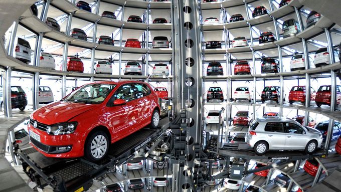 Volkswagen zůstává přes drobné ztráty dominantní značkou evropského trhu.