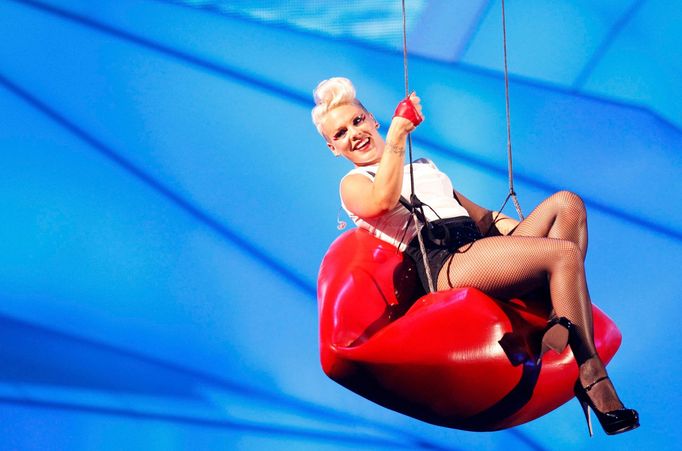 MTV Video Music Awards 2012: Pink