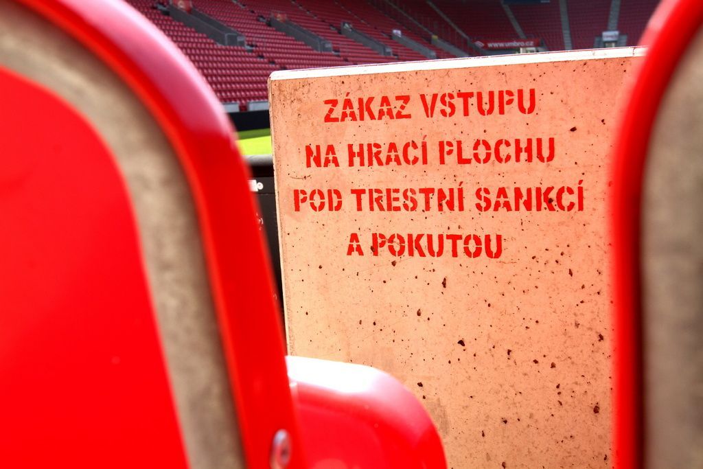 Stadion v Edenu po výtržnostech fanoušků