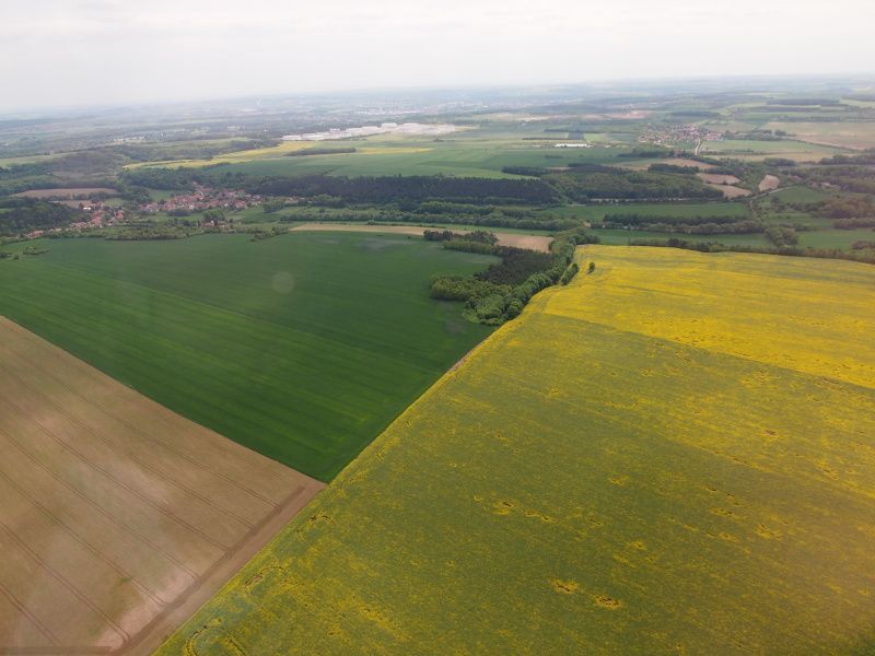 Let vrtulníkem Robinson R44 kolem hory Říp