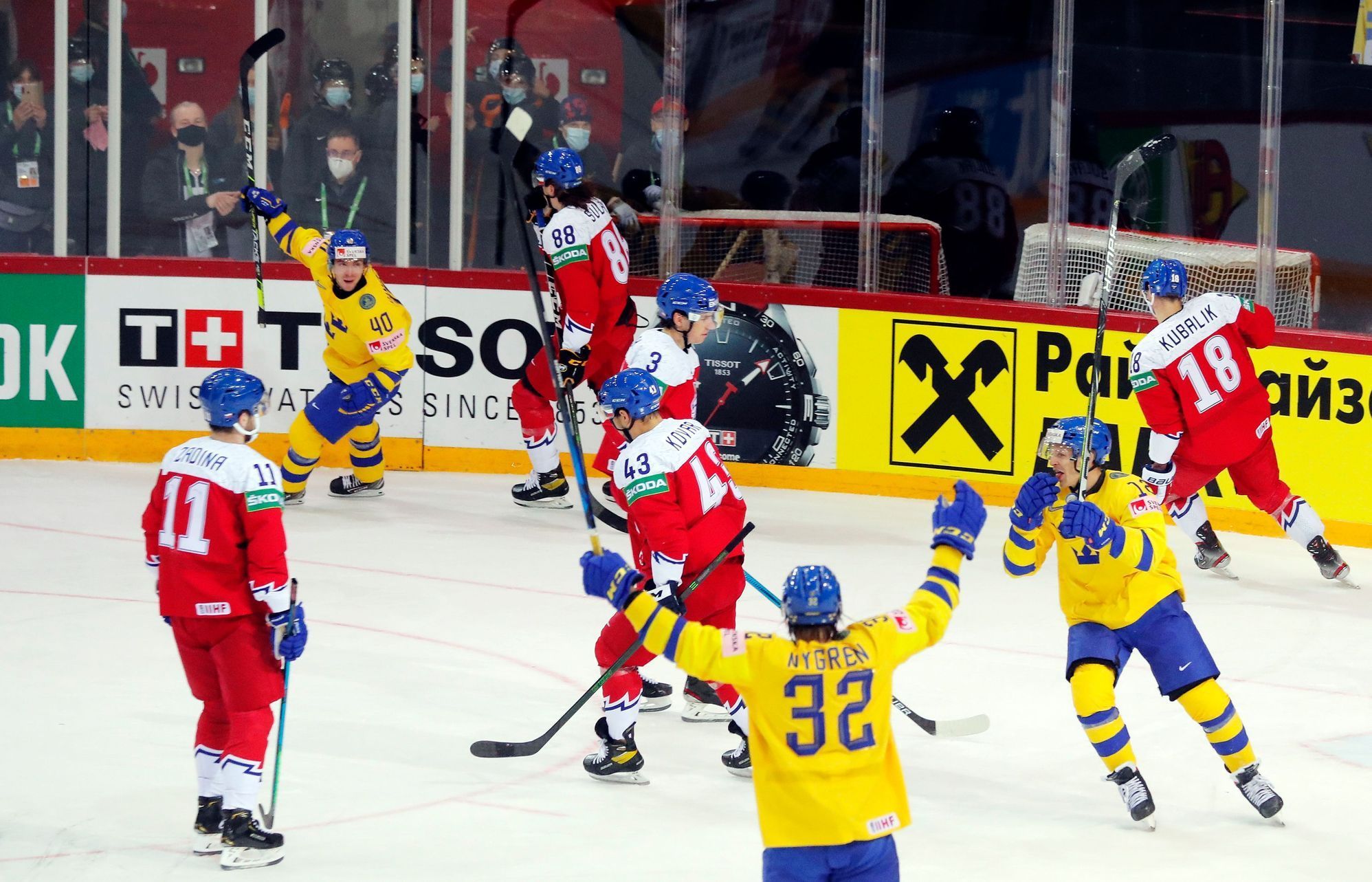 Jiří Smejkal a Jesper Sellgren v zápase Česko - Švédsko na MS 2021