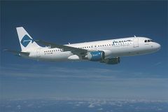Nedostali ho. Ruský airbus prokličkoval mezi raketami