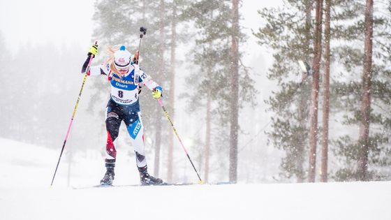 Eva Kristejn Puskarčíková při sprintu biatlonového SP v Kontiolahti.