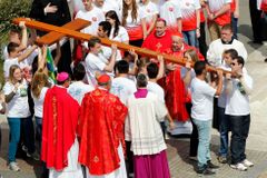 Papež zahájil svatý týden, ve Sv. Vítu se hrály pašijové hry