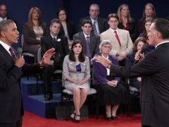 V druhé televizní debatě uchazečů o Bílý dům došlo i na vzájemné překřikování, na snímku se snaží hovořit současně jak Barack Obama, tak Mitt Romney