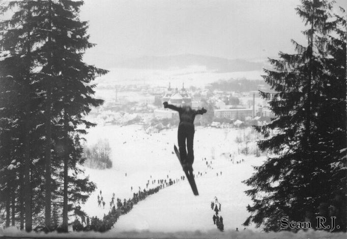 Zimní sportovní klání - skoky na lyžích