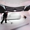 Úklid před otevřením autoshow ve Frankfurtu