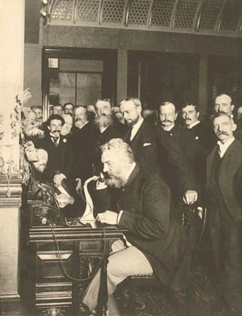 Alexander Graham Bell - první telefon