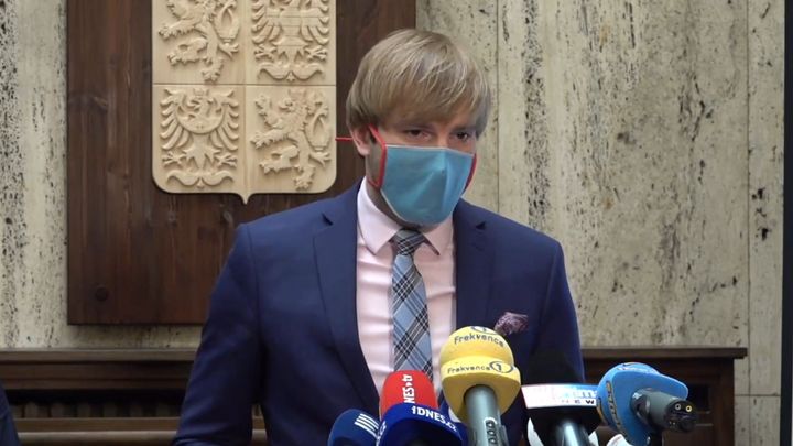 Udělal spoustu práce, o podpásových útocích nic nevím, hodnotí Vojtěch Maďarův odchod