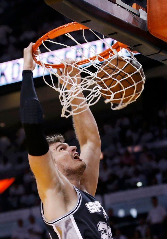 San Antonio Spurs' Tiago Splitter dunks against the Miami Heat during the second quarter in Game 7 of their NBA Finals basketball playoff in Miami, Florida June 20, 2013.