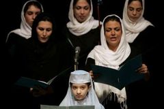 Íránský duchovní kritizoval přemíru žen na trhu práce, pracovat podle něj mají muži
