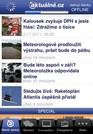 ... a aplikace stáhne všechny články v rubrikách do vašeho telefonu. Můžete je tak číst, i když třeba jedete metrem, nebo jste na jiném místě, kde se nemůžte připojit k internetu. Nmusíte ani čekat, než se stáhnou všechny články, můžete rovnou začít číst. | Foto: Aktuálně.cz