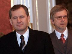 Nástup do funkce: Předseda Nejvyššího správního soudu Josef Baxa s místopředsedou Michalem Mazancem v lednu 2003.