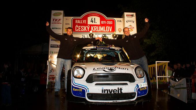 Václav Pech vyhrál Rallye Český Krumlov s více než minutovým násokem.