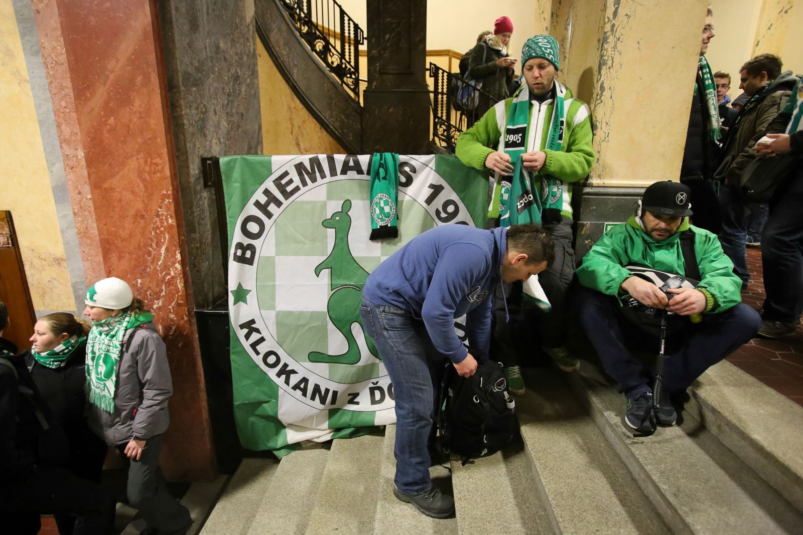 Demonstrace fanoušků Bohemians na pražském magistrátu