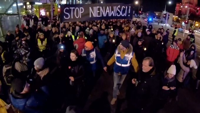 Poláci vyšli do ulic Gdaňsku i Varšavy, aby uctili památku zavražděného starosty