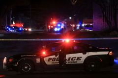 Útočníka z coloradského gay klubu obvinili z pěti vražd a zločinů z nenávisti