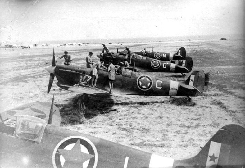 Nepoužívat / Jednorázové užití / Fotogalerie / Spitfire / 80. let výročí / RAF / Wikipedie / 6