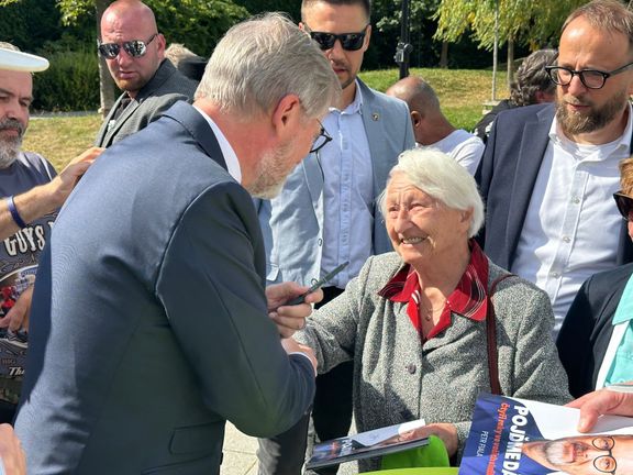 Na Vysočině přišlo na premiéra Petra Fialu i hodně seniorů. Naprostá většina z nich mu děkovala za práci a přáli mu všechno dobré do voleb.