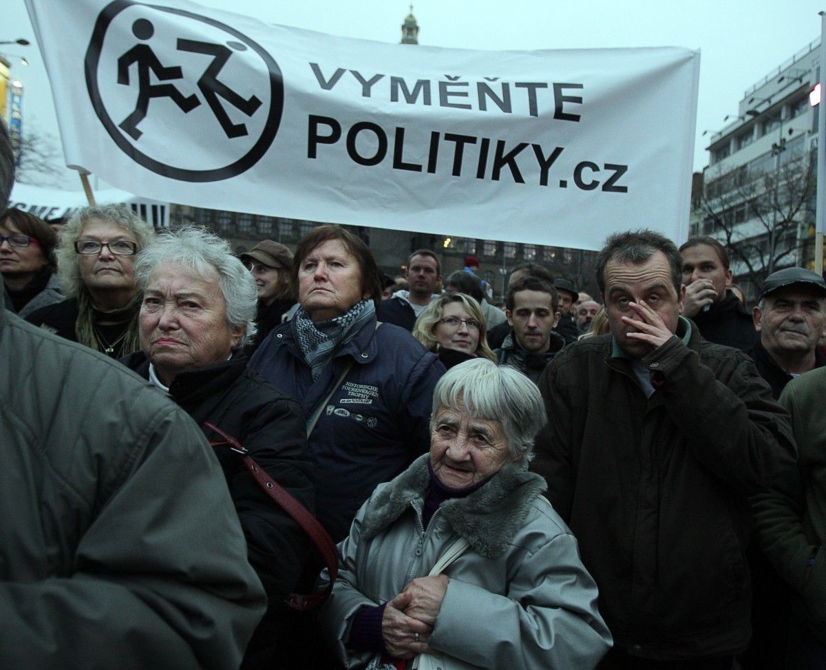 Praha na nohou, demonstruje proti politikům ODS-ČSSD