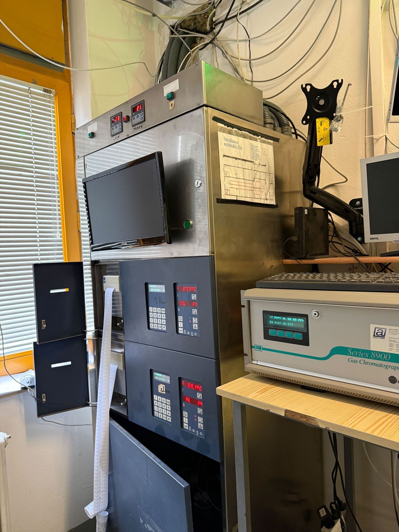 archiv, dezinfekce, sklad, Praha, Národní archiv a Státní oblastní archiv v Praze, knihy, mapy, cennosti