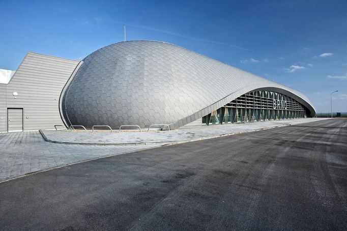 Moderní odbavovací hala na letišti Brno - Tuřany. Současnost