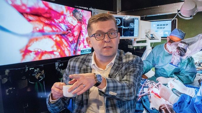Jedna z klíčových osobností Ústřední vojenské nemocnice David Netuka.