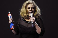 Britové chtějí, aby píseň pro Bonda nazpívala Adele