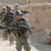 Nahlédněte mezi ostré hochy na základně U.S. Air Force v Kandaháru
