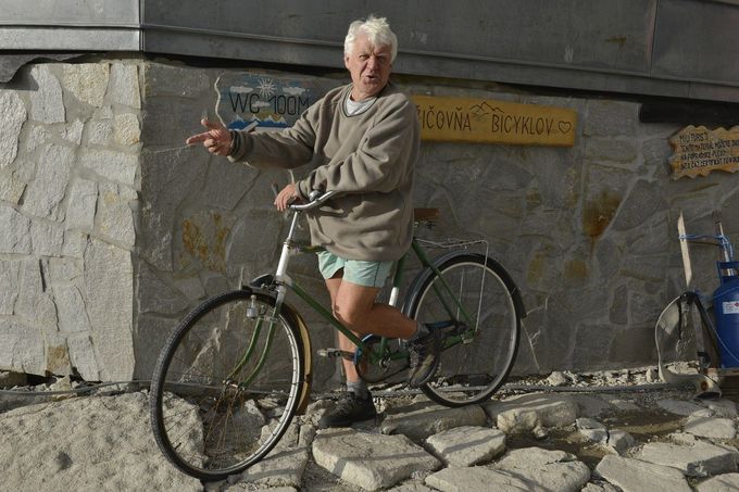 Viktor Beránek, legendární chatař Chaty pod Rysmi, na archivní  fotografii zachycující jeho působení ve Vysokých Tatrách. Snímek z roku 2016