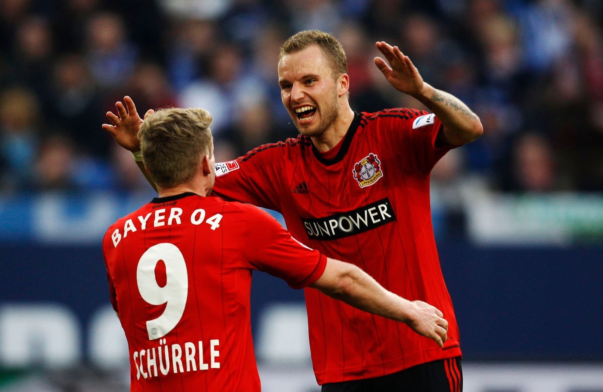 Michal Kadlec a Schürrle slaví branku Leverkusenu