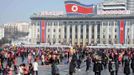 North Koreans are seen at Kim Il-sung Square in Pyongyang, to mark the Lunar New Year, in this photo taken and provided by Kyodo February 10, 2013. Mandatory Credit. REUTERS/Kyodo (NORTH KOREA - Tags: POLITICS ANNIVERSARY) ATTENTION EDITORS - THIS IMAGE WAS PROVIDED BY A THIRD PARTY. FOR EDITORIAL USE ONLY. NOT FOR SALE FOR MARKETING OR ADVERTISING CAMPAIGNS. THIS PICTURE IS DISTRIBUTED EXACTLY AS RECEIVED BY REUTERS, AS A SERVICE TO CLIENTS. MANDATORY CREDIT. JAPAN OUT. NO COMMERCIAL OR EDITORIAL SALES IN JAPAN. YES Published: Úno. 10, 2013, 9:20 dop.